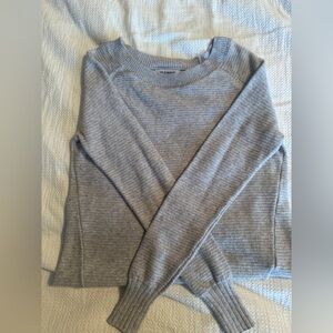 Old Navy crew neck women's sweater. Color light grey | women's XS